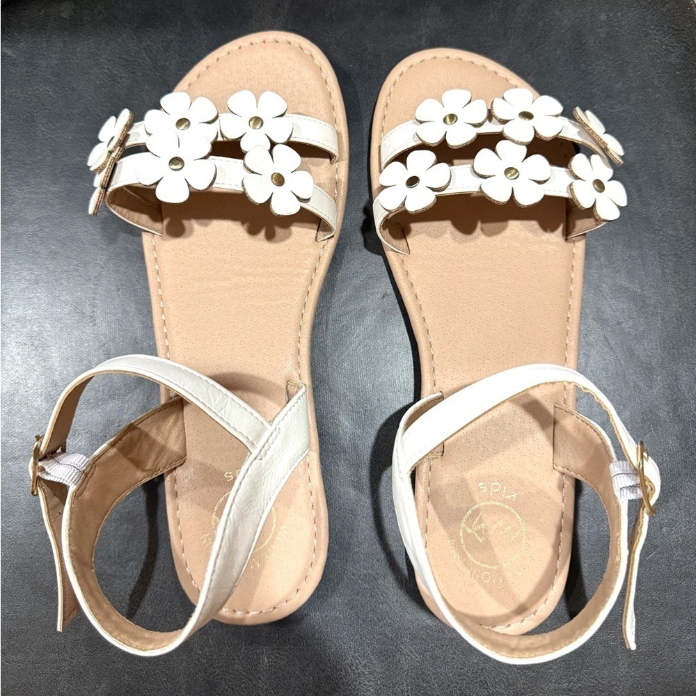 White Mountain Floral White Sandal girls sz 5